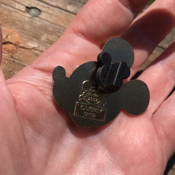 Mickey Bling Pin 2008 - Picture 3 of 7